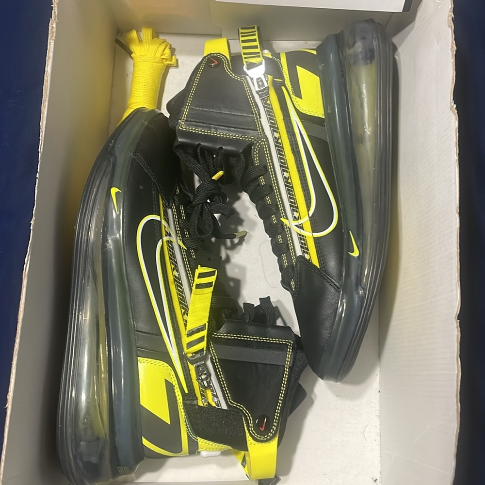 Nike Air Max (Michigan State)